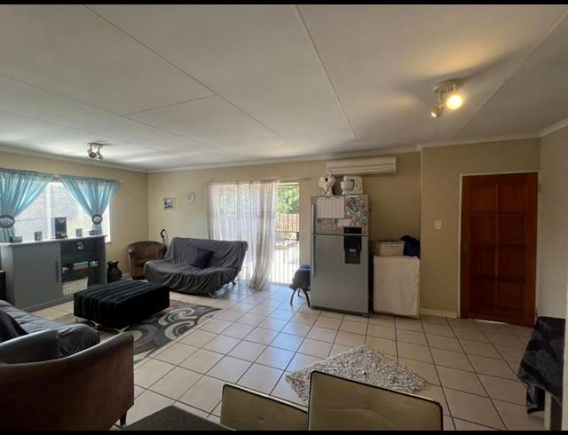 3 BEDROOM APARTMENT FOR SALE IN FLORAUNA